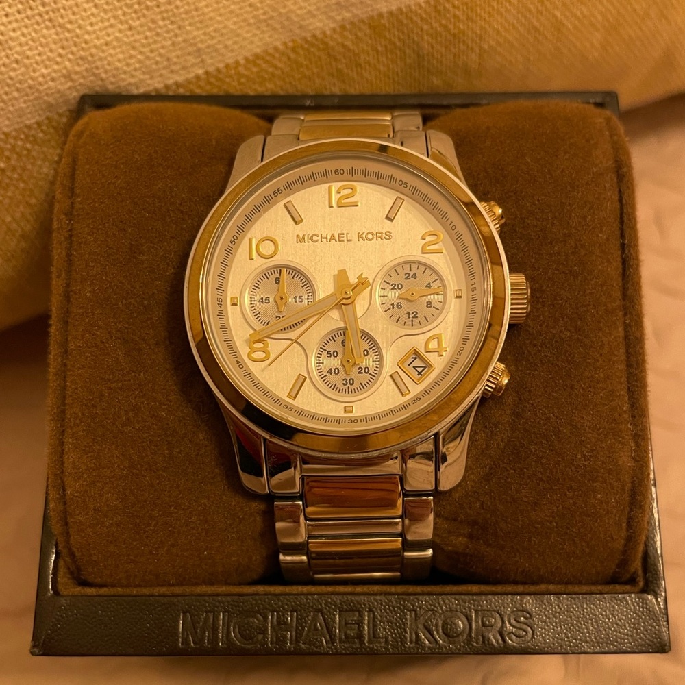 Michael Kors Watch 100% authentic.